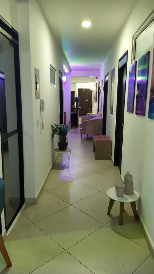 Pensión Hotel George House Medellín